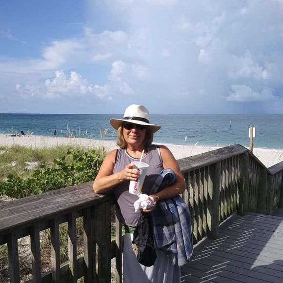 Meet your Posher, Dee - Picture 1 of 1